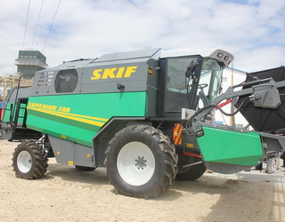 Херсонські машинобудівники сподіваються на інвестиції для випуску нового комбайну SKIF 280 Superior